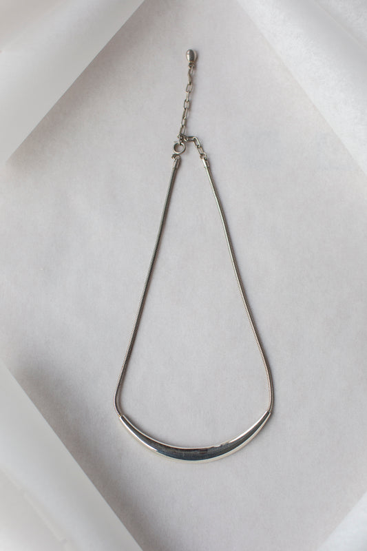 The Arc Curve Necklace
