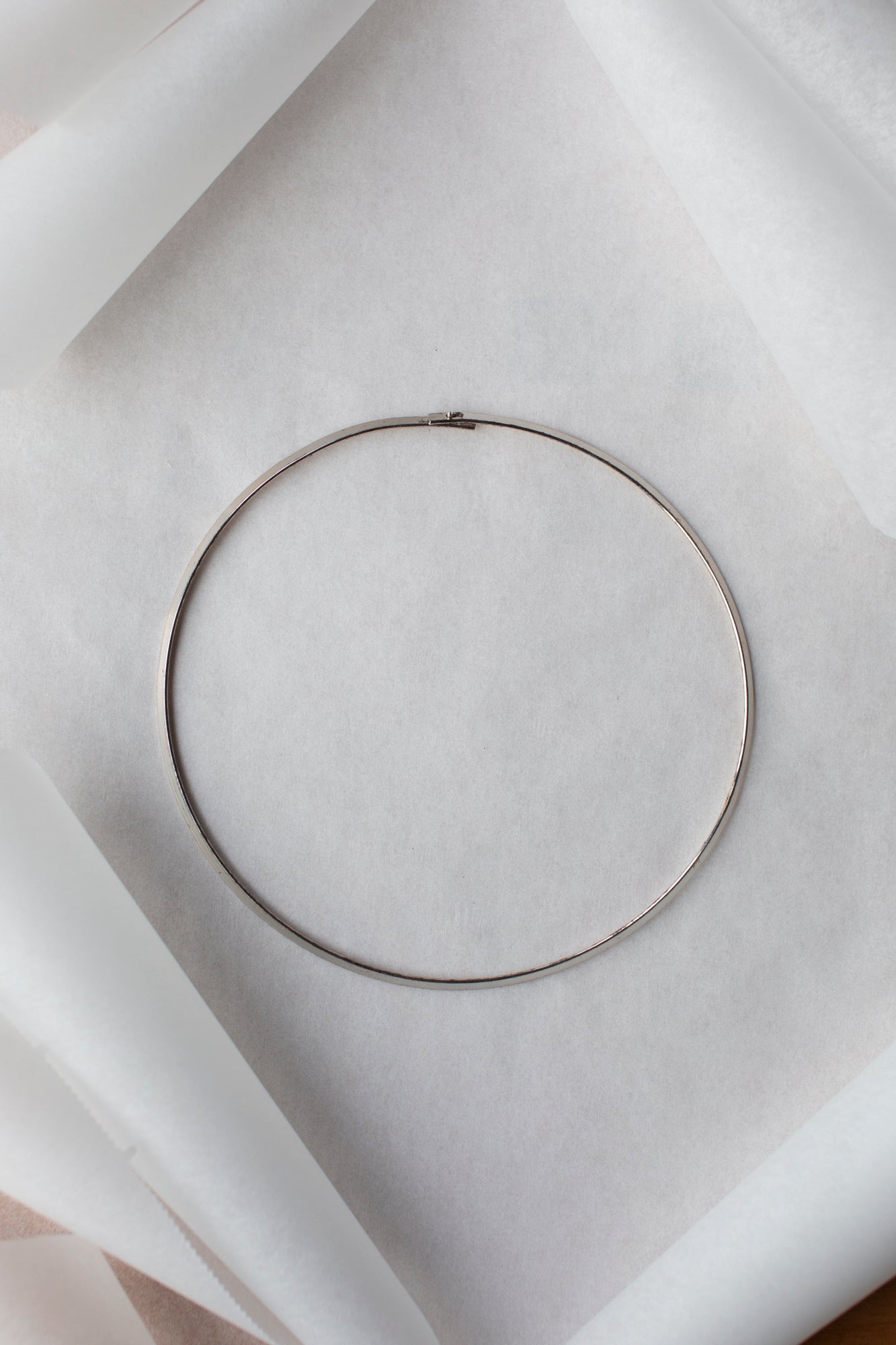 The Linear Halo Choker