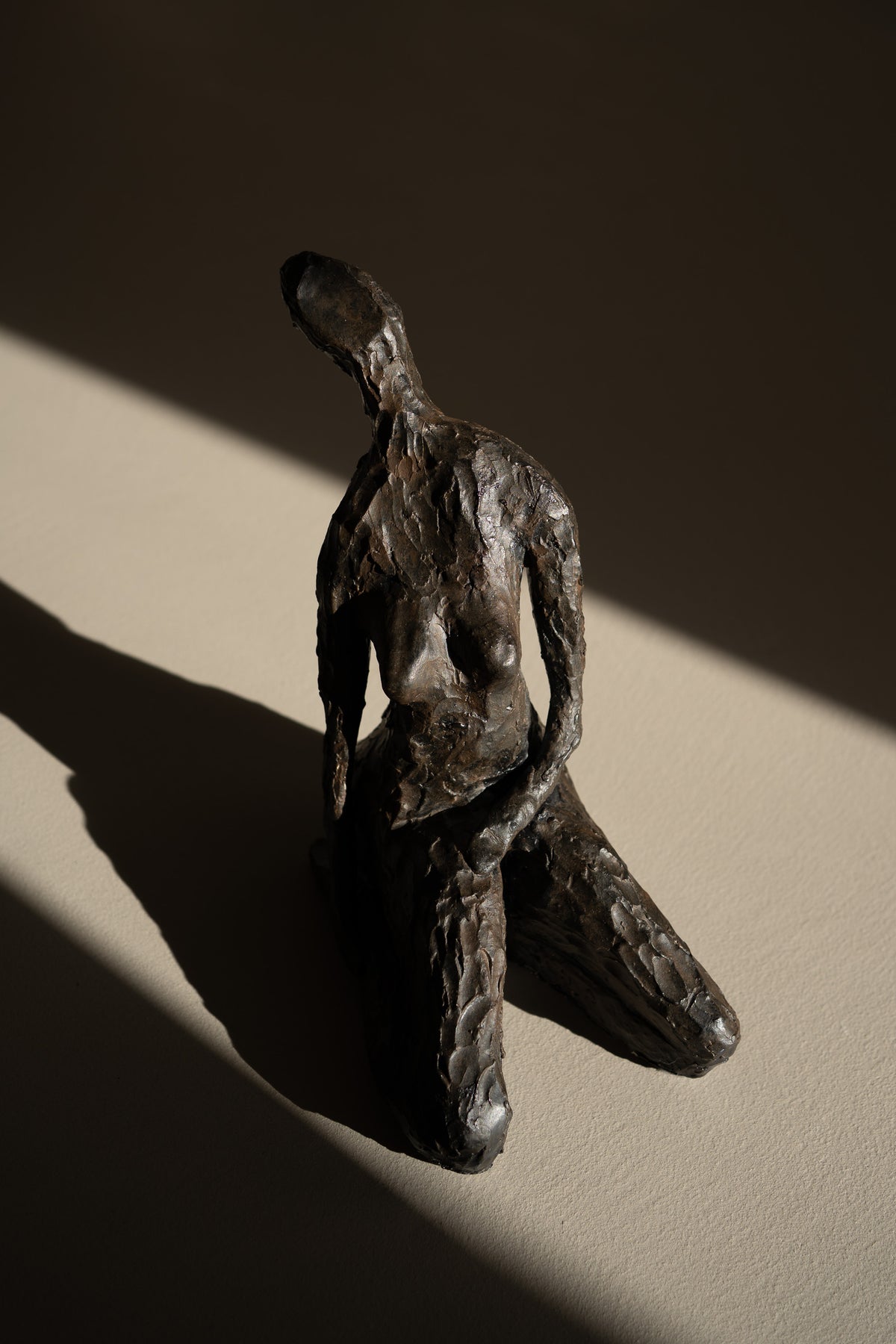 Facetless Female Figurine – Plaster Sculpture