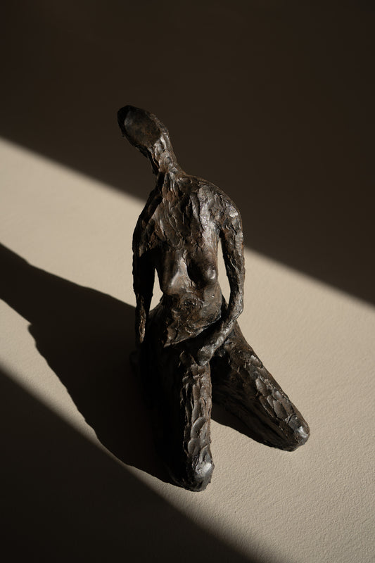 Facetless Female Figurine – Plaster Sculpture