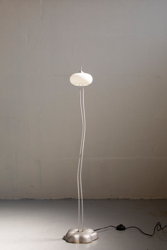 Minimalist floor lamp