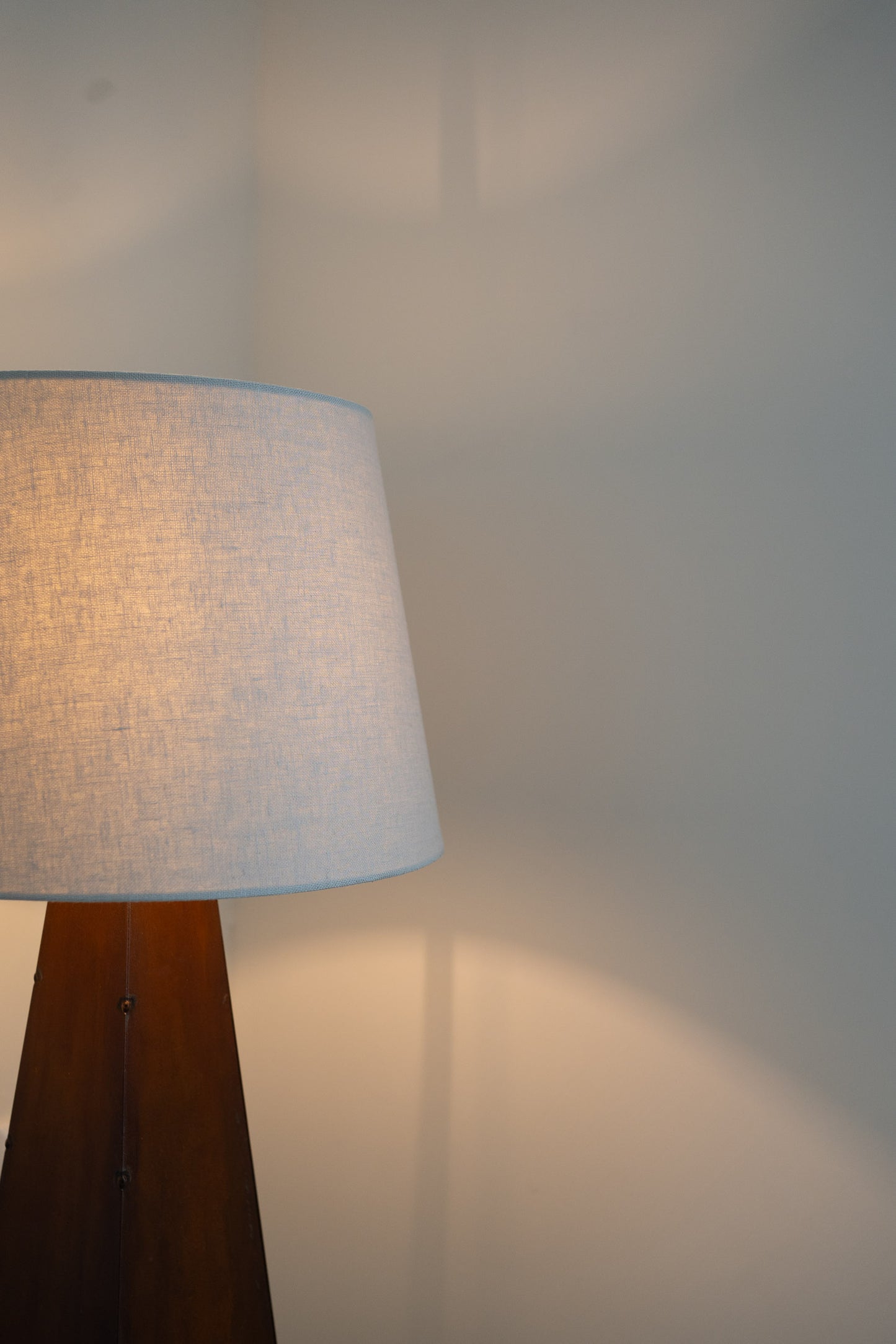Obelisk table lamp
