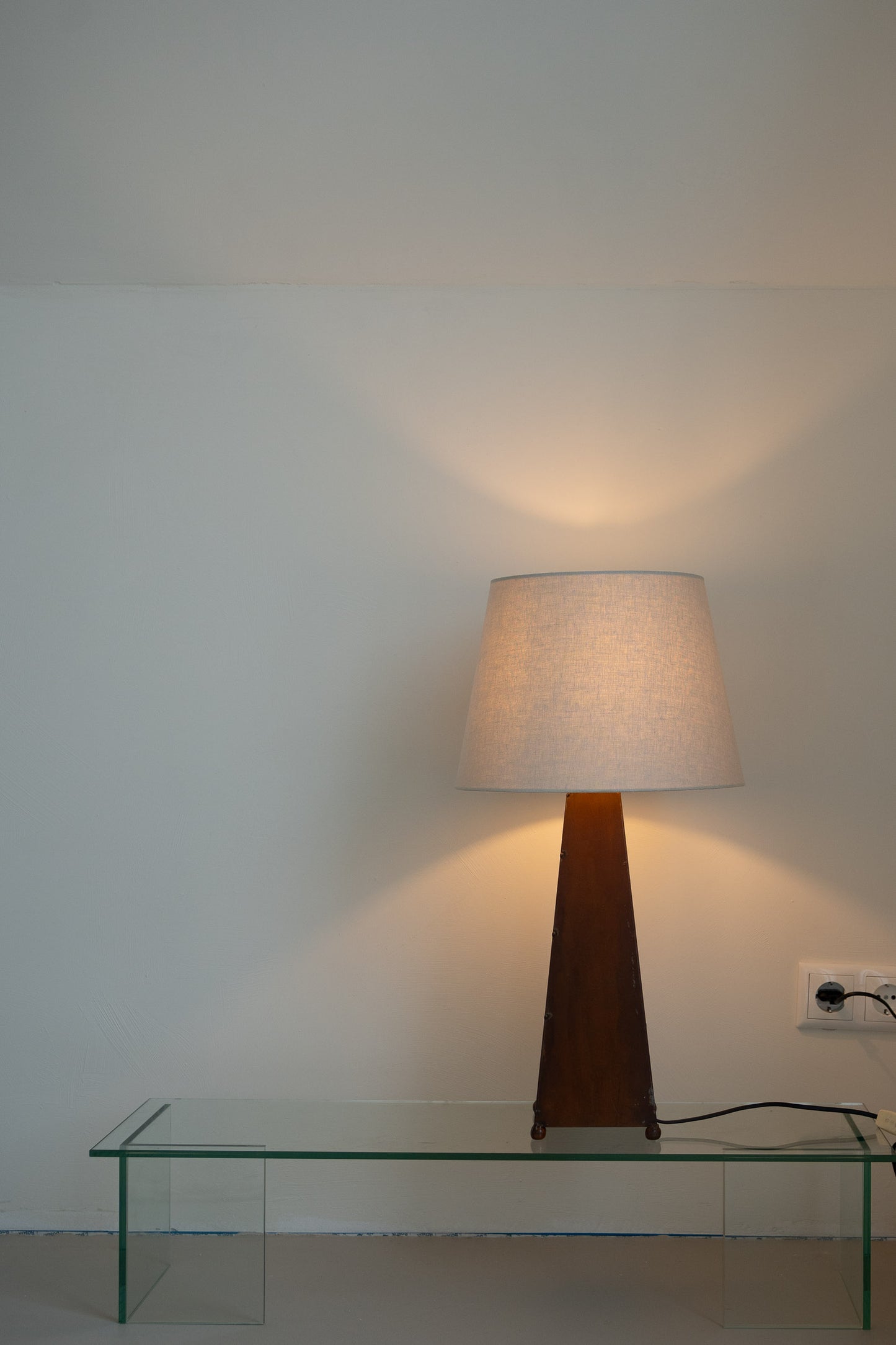 Obelisk table lamp