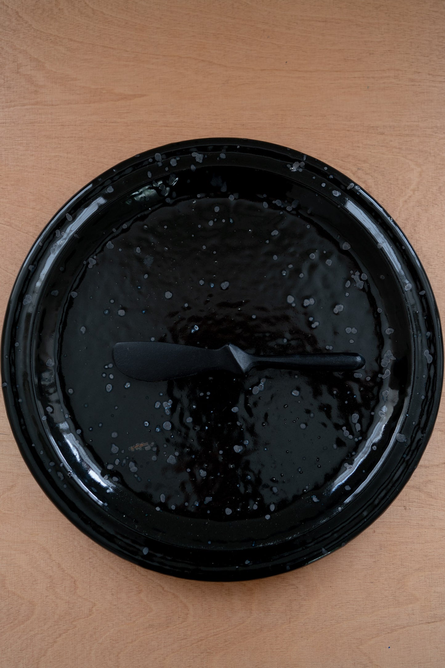 Ceramic black glazed decorative plate