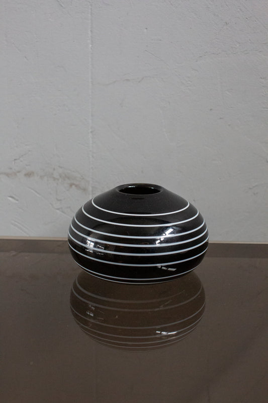 Black & white glass swirl vase