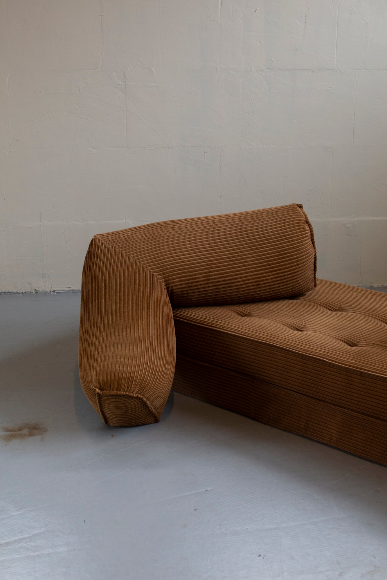 Sculptural corduroy lounge sofa 70's