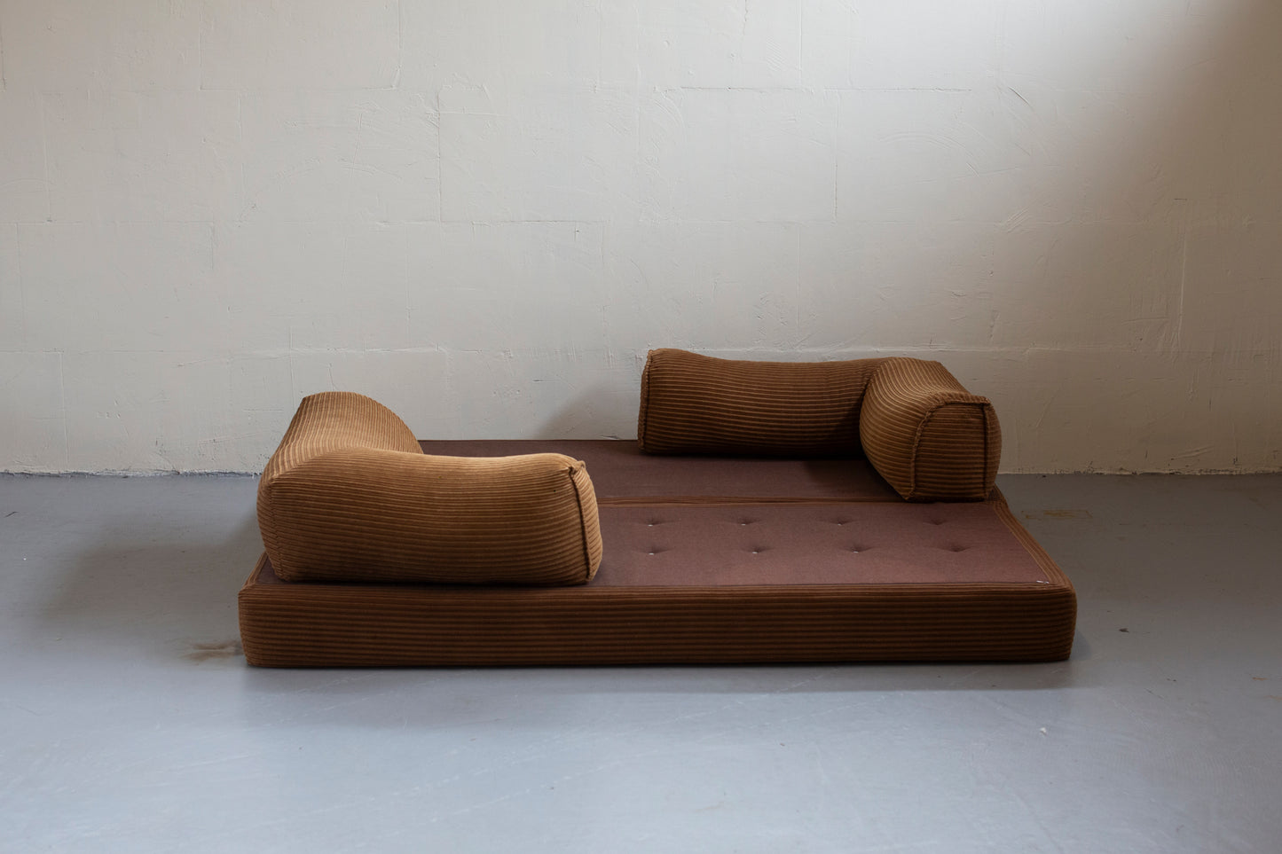 Sculptural corduroy lounge sofa 70's
