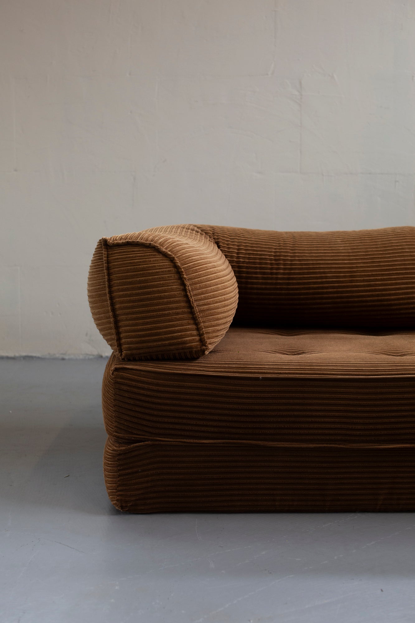 Sculptural corduroy lounge sofa 70's