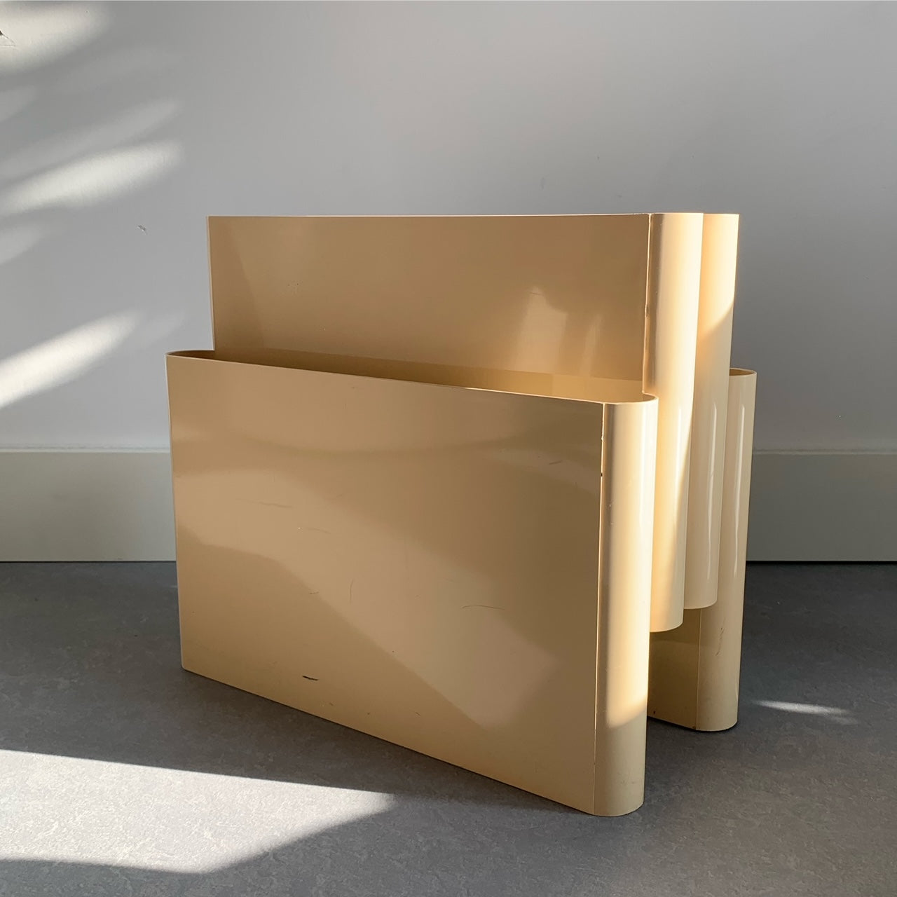 Magazine rack with 4 compartments by Giotti Stoppino