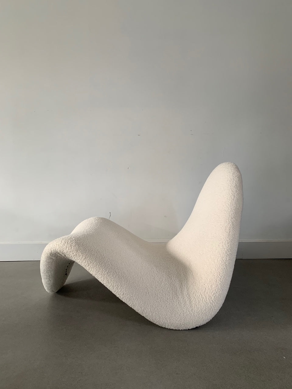 Artifort Tongue in soft boucle by Pierre Paulin