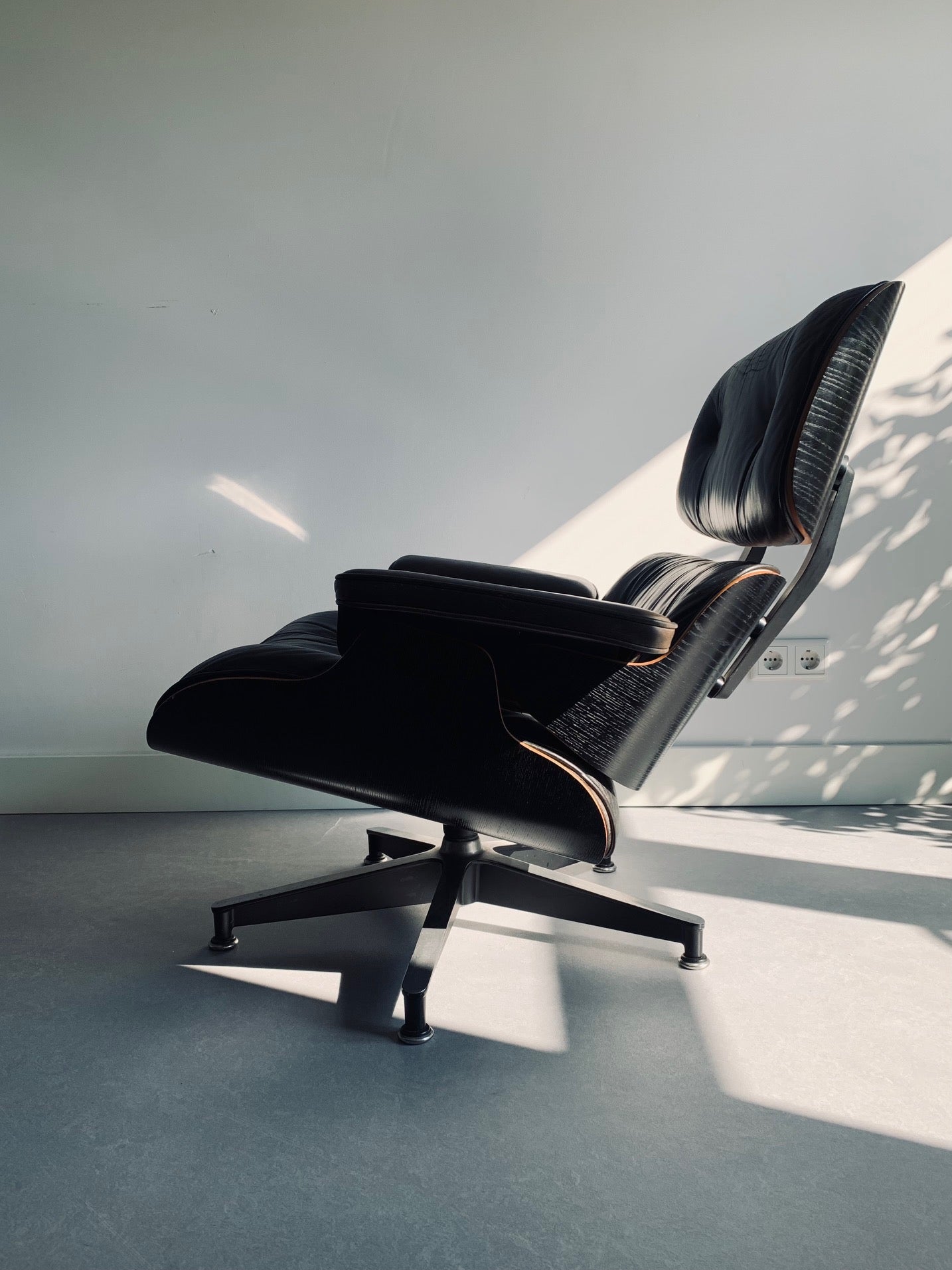 Eames lounge chair 3rd generation