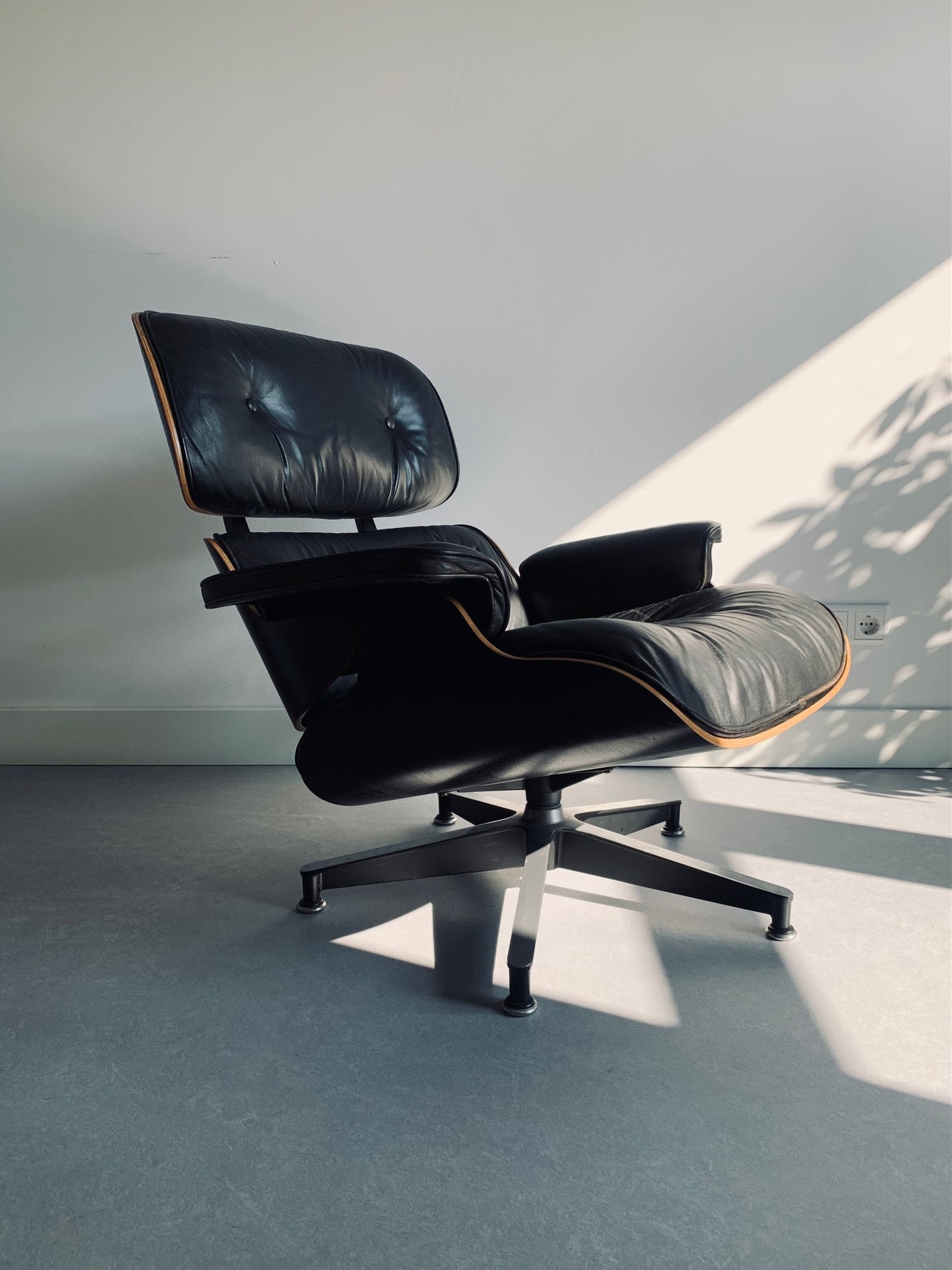 Eames lounge chair 3rd generation