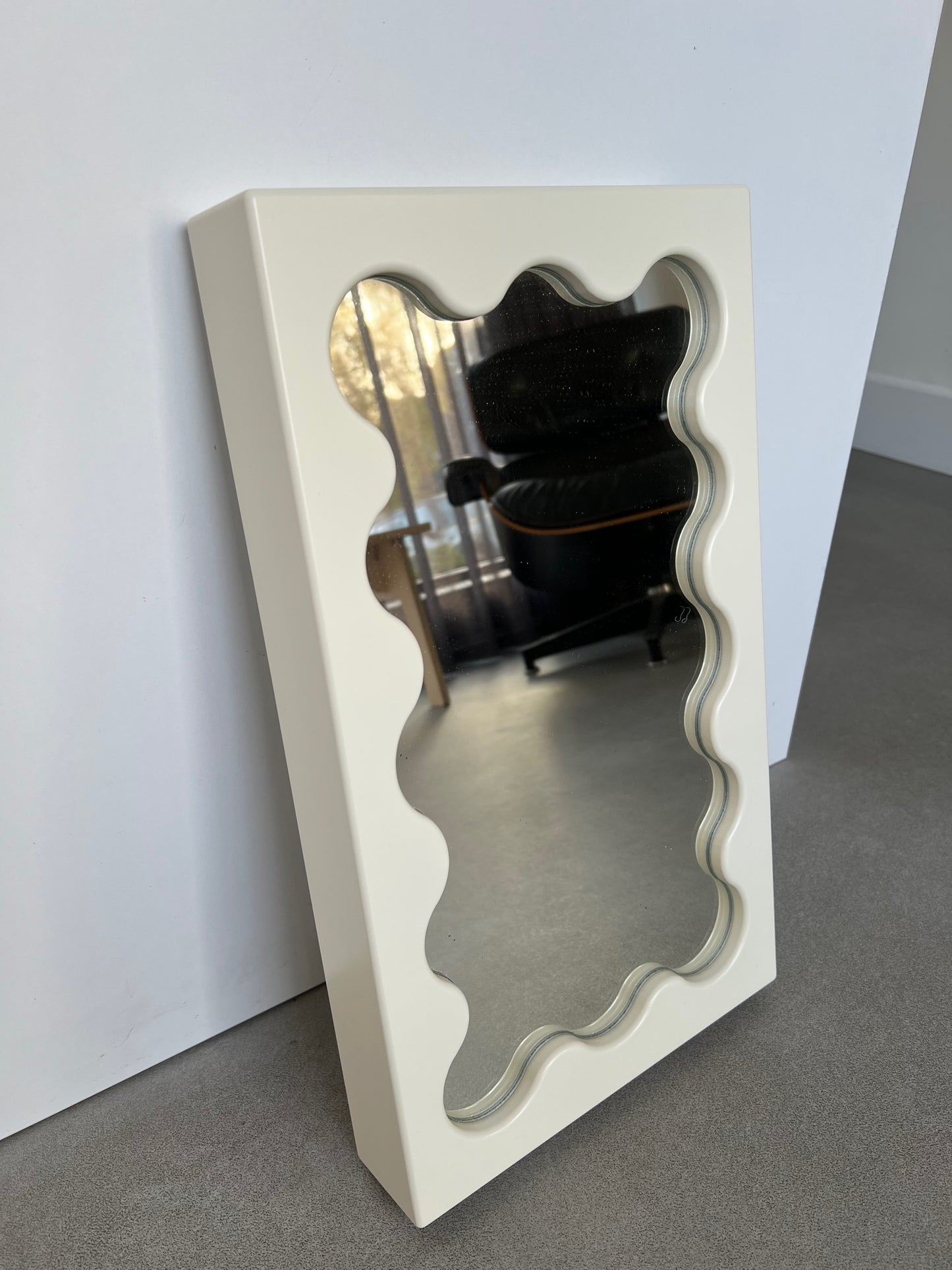 Curvy mirror mini by Gustaf Westman (rent only)