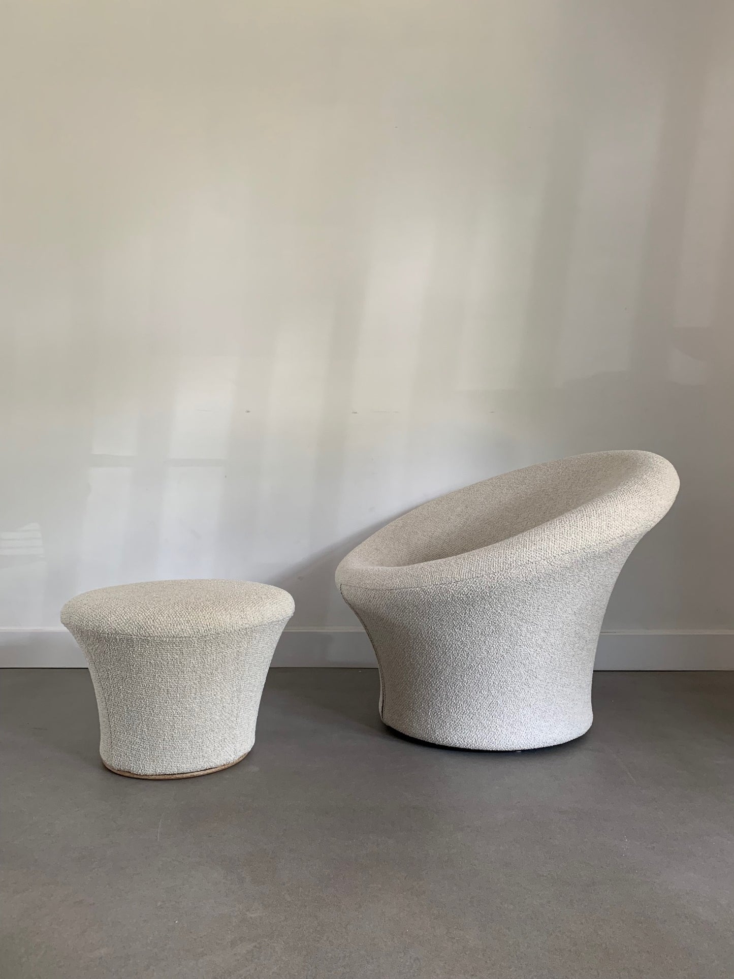 Mushroom Chair & pouf Pierre Paulin