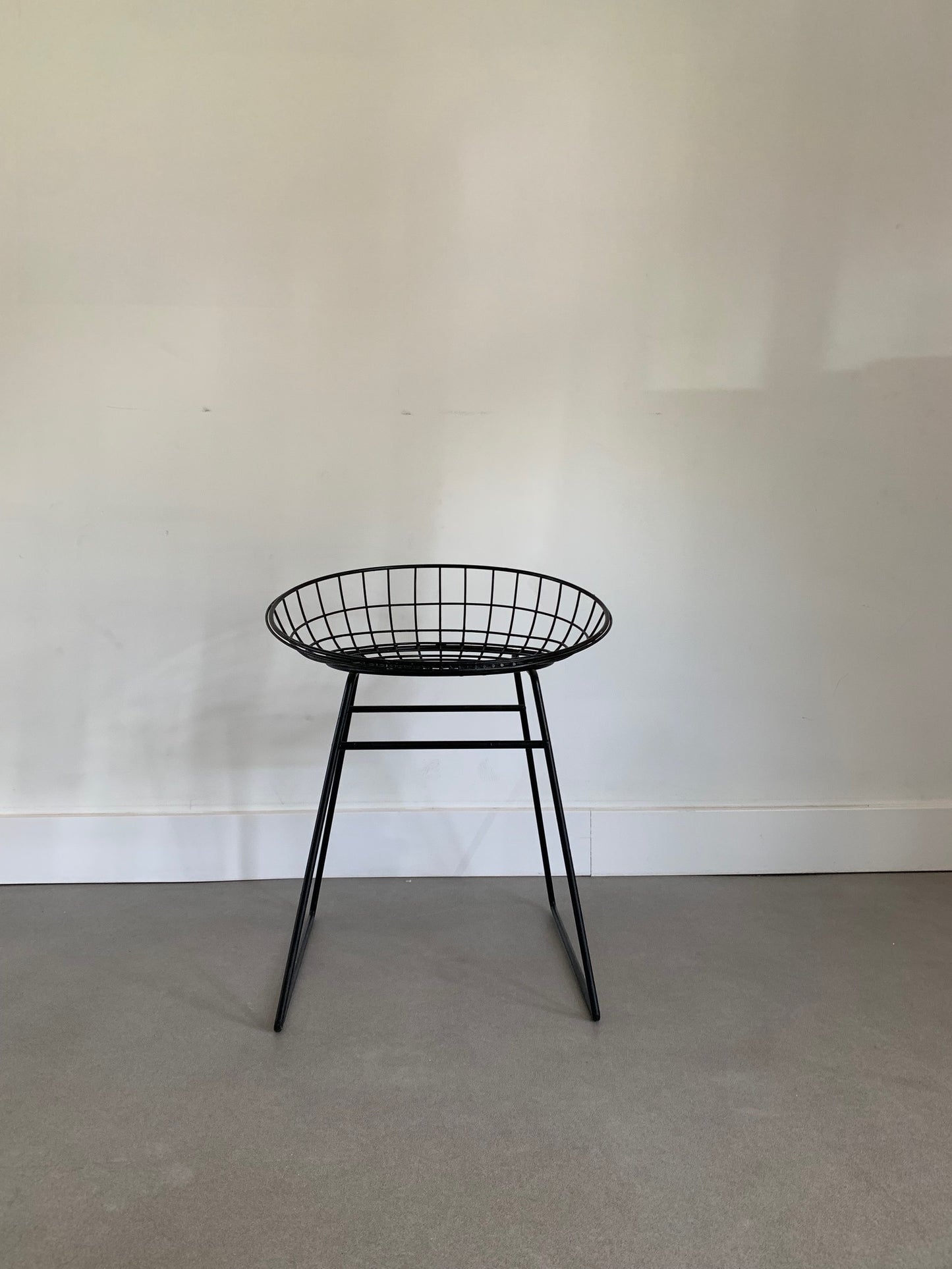 Stool KM05 by Cees Braakman (rent only)