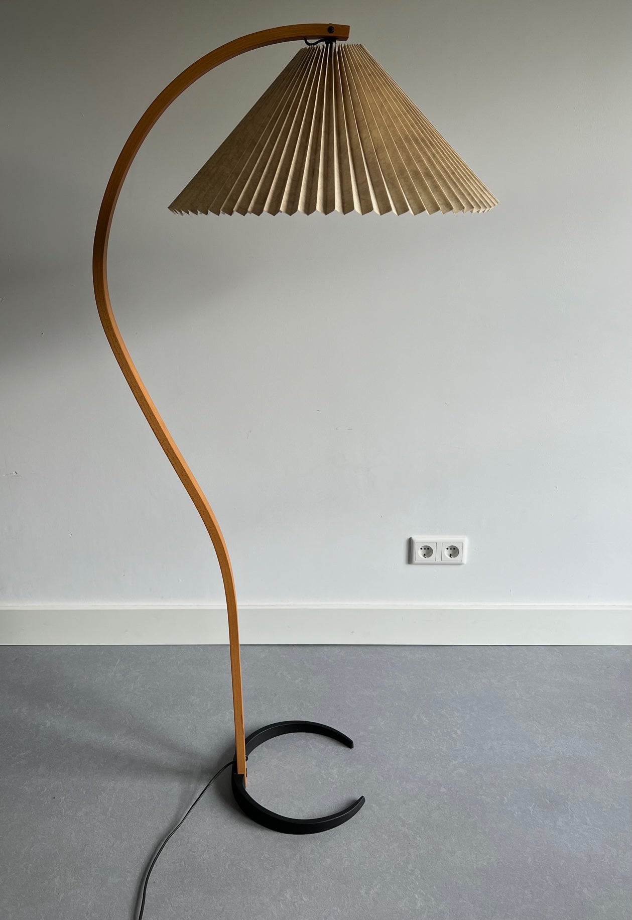 Mads Caprani floorlamp with cast iron base 70's