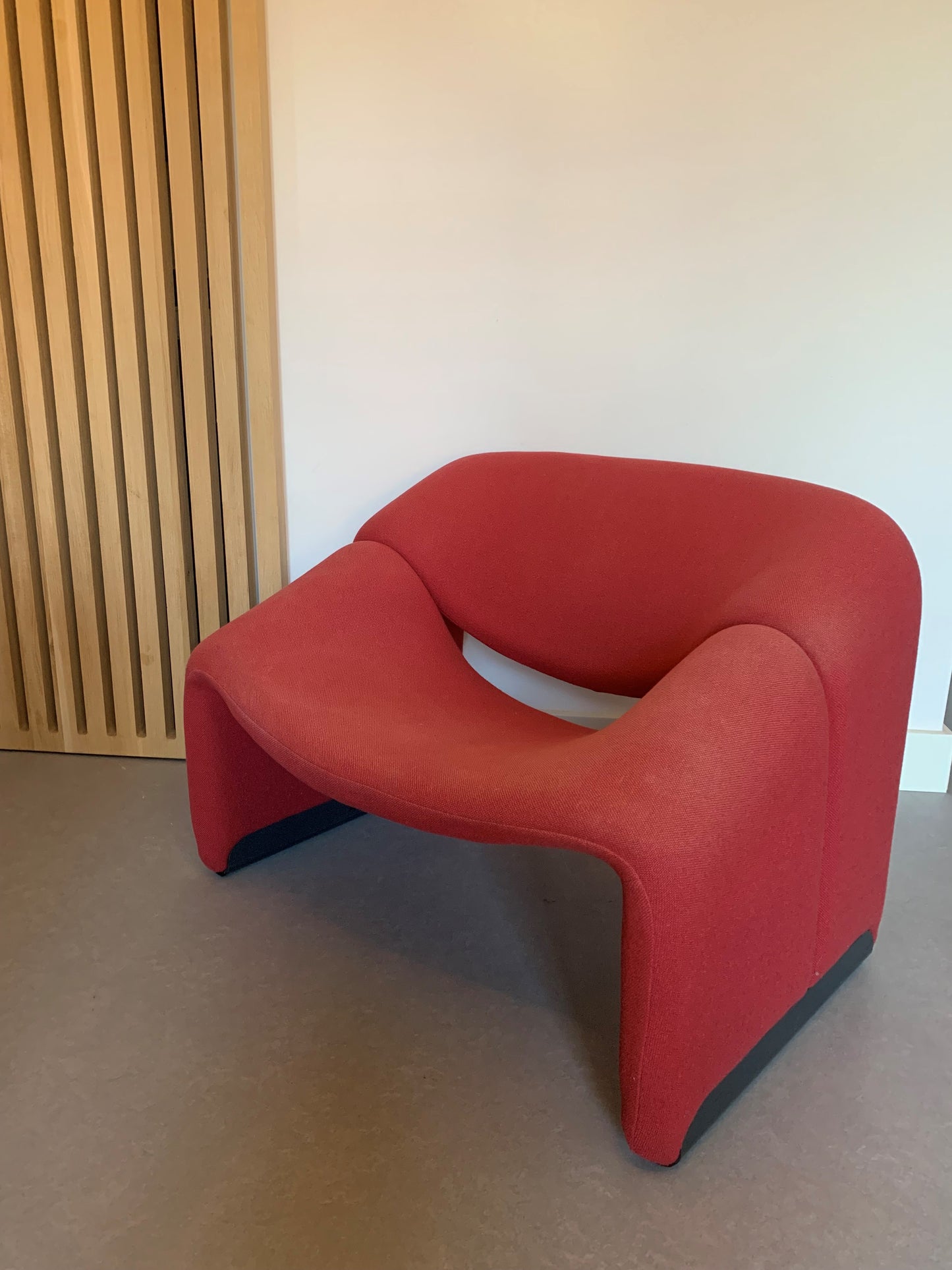 Groovy M-Chair Pierre Paulin